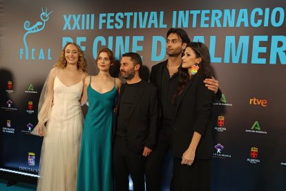 Equipo de la serie Valle Salvaje.