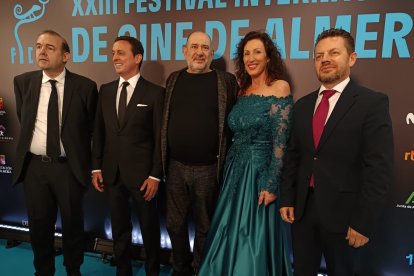 Enrique Iznaola, Javier A. García, Karra Elejalde, María del Mar Vázquez y José Vélez.