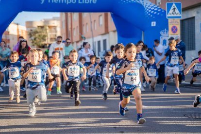 Un total de 350 niños demuestran su pasión por el deporte en la VII Media Maraton Kids de Roquetas.