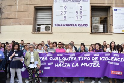 Concentración de los sindicatos UGT y CCOO por el Día de la Eliminación de la Violencia contra la Mujer.