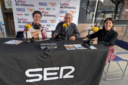 El alcalde y la edil de Comercio durante la entrevista.