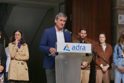 Adra conmemora el 25N con la lectura de un manifiesto y una marcha no silenciosa por la ciudad.