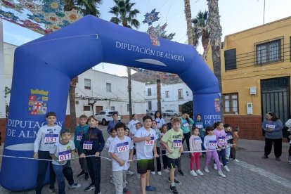 Los más pequeños participaron en la V Carrera de Colores 'Caminamos juntos contra la violencia de género' en Huécija.