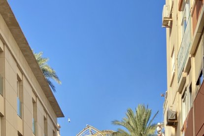 Instalaciones del espectáculo de música y luz en la Plaza de la Catedral.