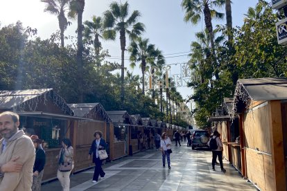 Mercadillo de Navidad en la Avenida Federico García Lorca.