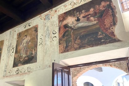 Frescos originales del antiguo refectorio del monasterio.