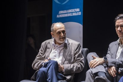 El periodista de LA VOZ y Cadena SER, Jacinto Castillo conductor de la mesa redonda.