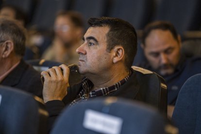 Andrés Góngora, secretario general de COAG entre el público.