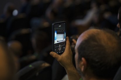 Momentos de la gala entre el público.