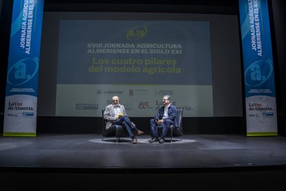 Jacinto Castillo grabó un programa de SER Agricultor en las jornadas con José Vicente Colomina, director de la delegación de Aqualia en Almería.