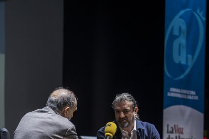 Jacinto Castillo grabó un programa de SER Agricultor en las jornadas con José Vicente Colomina, director de la delegación de Aqualia en Almería.