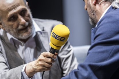 Jacinto Castillo grabó un programa de SER Agricultor en las jornadas con José Vicente Colomina, director de la delegación de Aqualia en Almería.