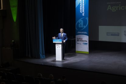 El consejero de Agricultura, Pesca, Agua y Desarrollo Rural de la Junta, Ramón Fernández-Pacheco.