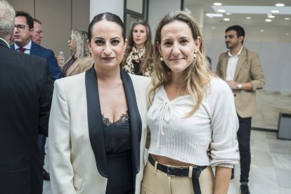 Cristina López, concejal de VOX, y Montserrat Fernández, parlamentaria andaluza.