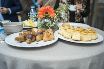 Desayuno tras la primera parte de las jornadas.