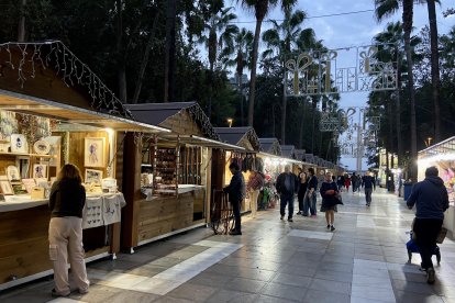 Inauguración del mercadillo de Navidad en la Avenida Federico García Lorca.