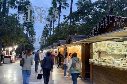 Inauguración del mercadillo de Navidad en la Avenida Federico García Lorca.