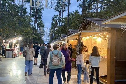 Inauguración del mercadillo de Navidad en la Avenida Federico García Lorca.