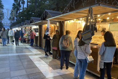 Inauguración del mercadillo de Navidad en la Avenida Federico García Lorca.