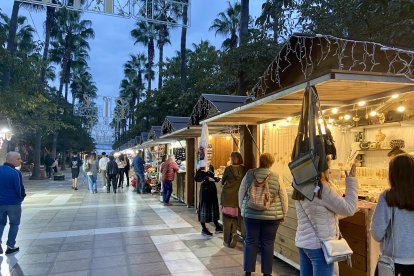 Inauguración del mercadillo de Navidad en la Avenida Federico García Lorca.