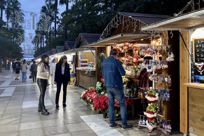 Inauguración del mercadillo de Navidad en la Avenida Federico García Lorca.