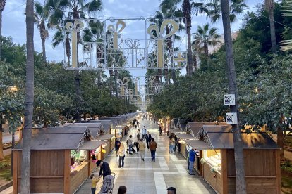 Inauguración del mercadillo de Navidad en la Avenida Federico García Lorca.