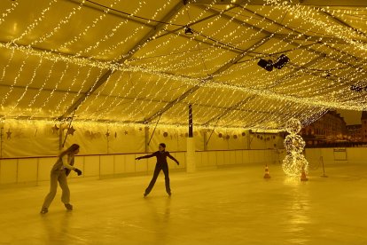 Imagen de archivo de la pista de hielo en la Rambla de Almería.