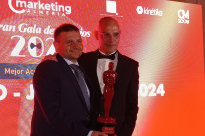 La familia Moreno de Renta Todo recibió el premio a Mejor Acción Comercial.