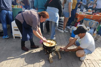 Un día para compartir con los demás. Del trabajo conjunto salen grandes migas.