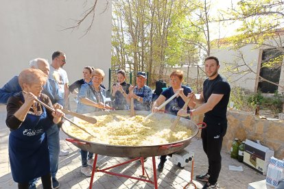 Antonia, Lola, Eva, Valentín, Ángel, Antonia, Sandra y Manu se encargaron de dar de comer a todos los visitantes.