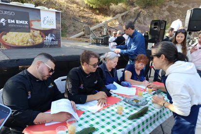 El jurado toma buena nota de la presentación, el acompañamiento, la creatividad y la ejecución.