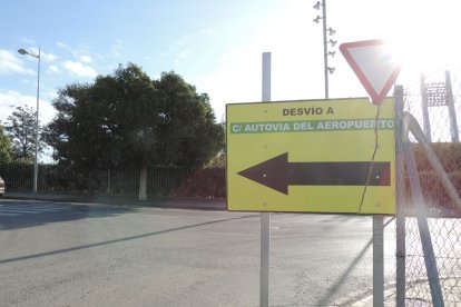 Aquí se informa del nuevo desvío para los vehículos.