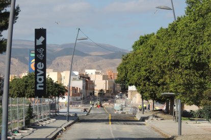 Al fondo ya no está el puente de Los Molinos, ya que ahora el tren va soterrado.
