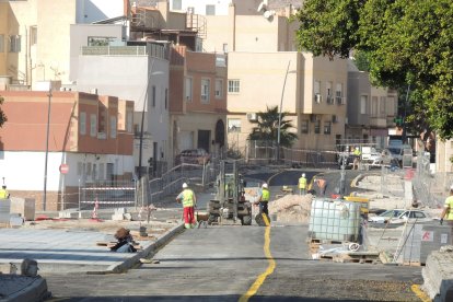 Asfaltado provisional hasta que toda la zona quede terminada.