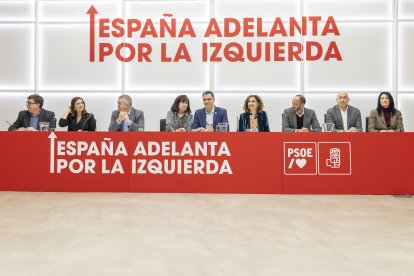 Mateos, a la derecha, se sienta junto al núcleo duro de la Ejecutiva de Pedro Sánchez.