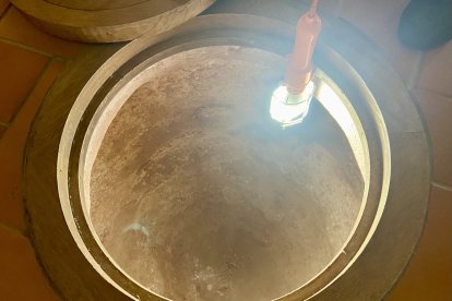 Tinaja en el suelo, donde guardaban los alimentos antes de tener frigorífico.