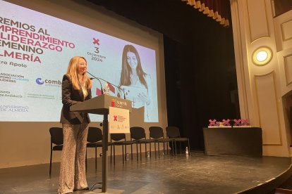 I gala de entrega de premios organizada en Almería por la Asociación Foro de Mujeres Líderes y Combo Comunicación.