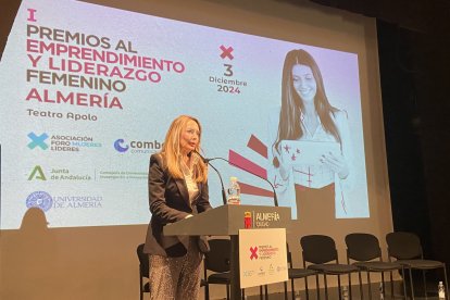 I gala de entrega de premios organizada en Almería por la Asociación Foro de Mujeres Líderes y Combo Comunicación.