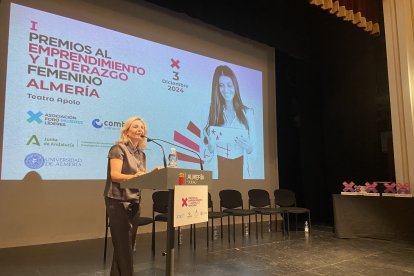 I gala de entrega de premios organizada en Almería por la Asociación Foro de Mujeres Líderes y Combo Comunicación.