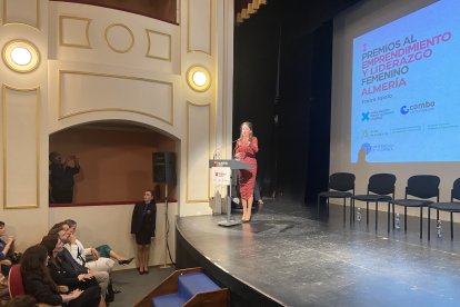 I gala de entrega de premios organizada en Almería por la Asociación Foro de Mujeres Líderes y Combo Comunicación.