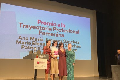 I gala de entrega de premios organizada en Almería por la Asociación Foro de Mujeres Líderes y Combo Comunicación.