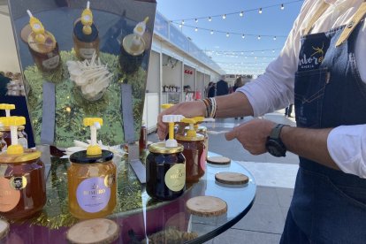 La feria Sabores Almería ha llegado a la Plaza de las Velas.