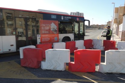 El autobús urbano también se adapta al nuevo recorrido.