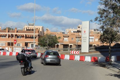 Totalmente cortado el acceso al puente de la Autovía del Aeropuerto.