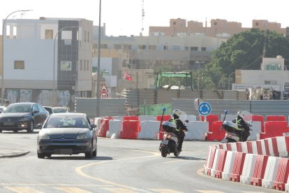 Glorieta provisional en Carretera Sierra Alhamilla.