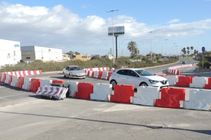 Giro hacia la izquierda para los vehículos que vienen de la rotonda del Mediterráneo.