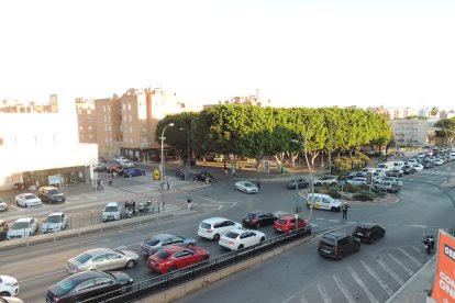 La Policía Local regulando el tráfico.