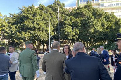 Acto del izado de la bandera de España, con motivo del día de la Constitución.