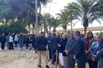 Acto del izado de la bandera de España, con motivo del día de la Constitución.