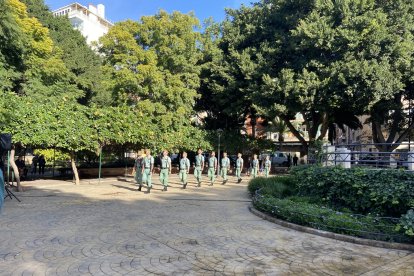 Acto del izado de la bandera de España, con motivo del día de la Constitución.